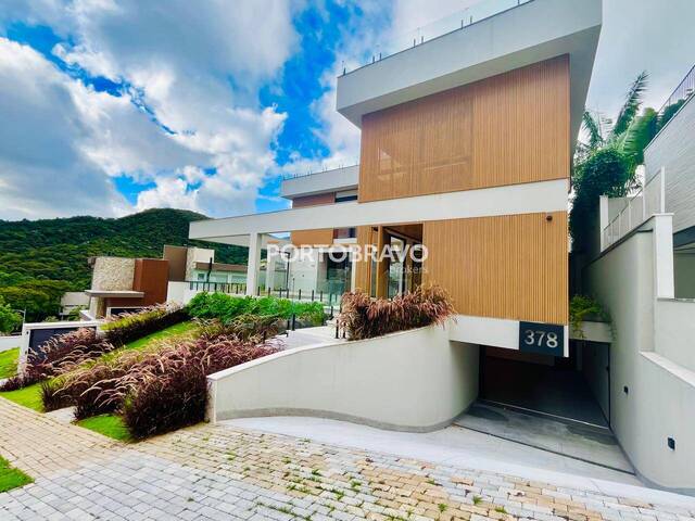 #1817 - Casa para Venda em Santana de Parnaíba - SP